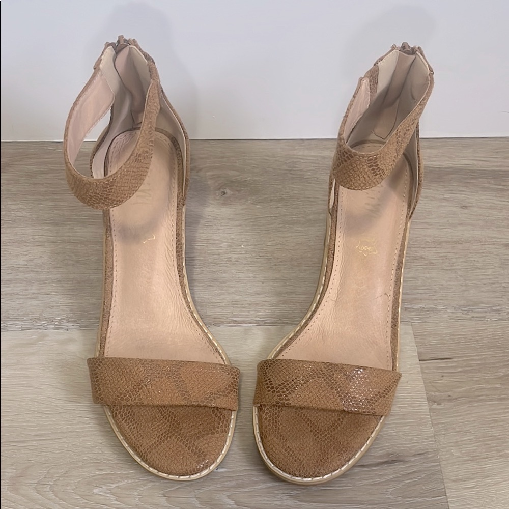 Mimi Tan Leather Snakeskin-Embossed Block Heel Sandals Sz 8.5